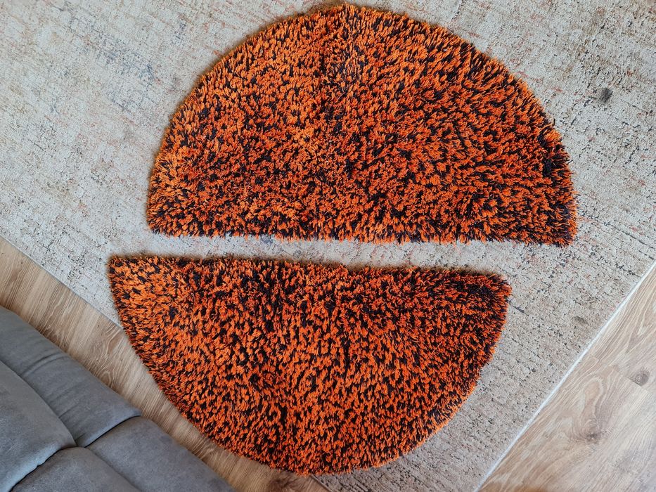 Komplet dywanów z długim włosiem czarno-pomarańczowy mało używany