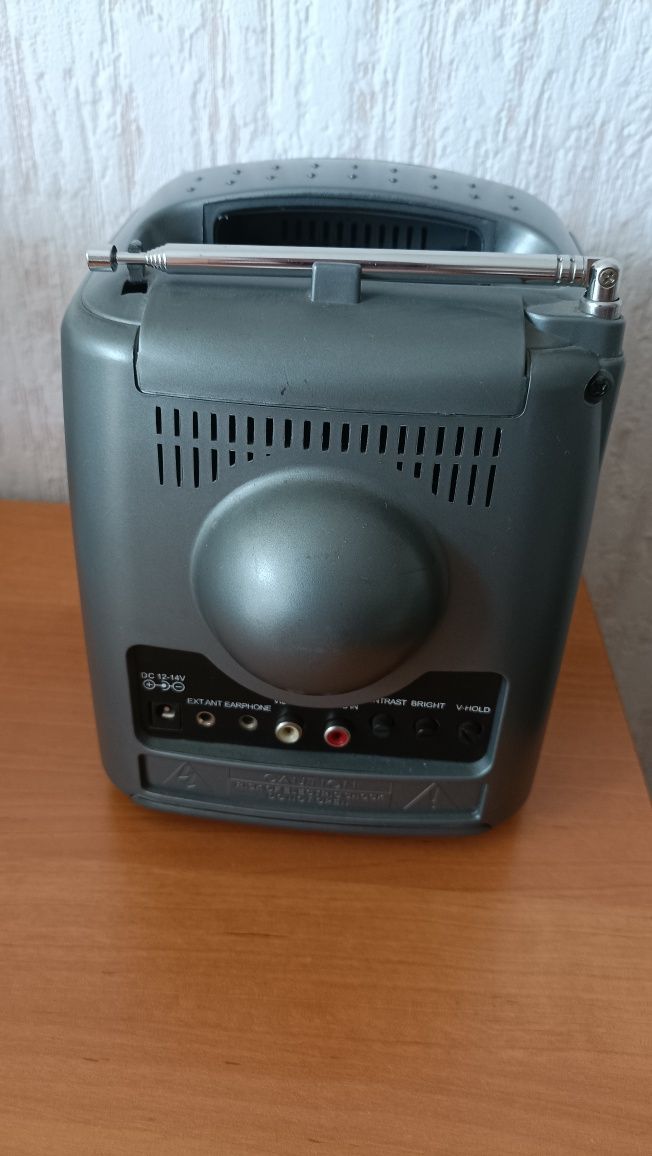 Telewizorek z radiem HCM Czarnobiały sprawny zabytek
