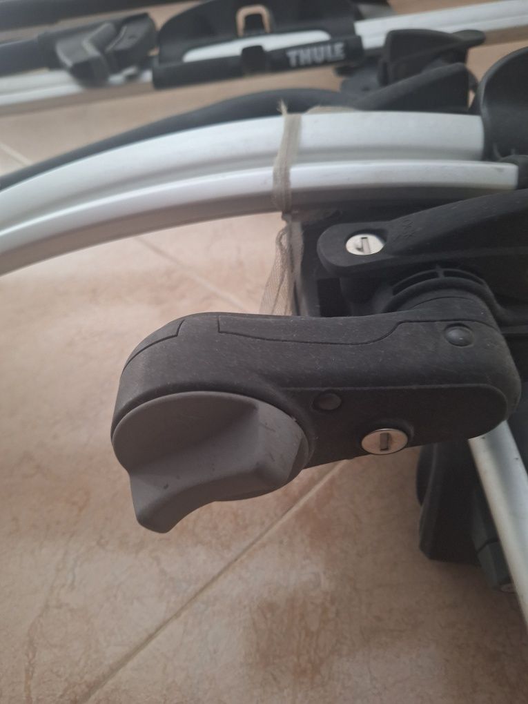 Barras de tejadilho e 2 suportes de bicicleta