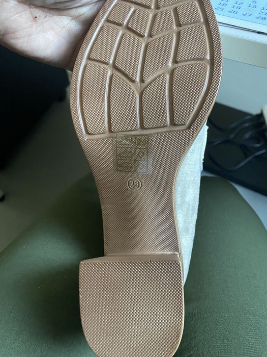 Sapato a estrear branco sujo 38