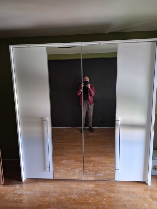 Szafa do sypialni 4 drzwiowa z lustrem
