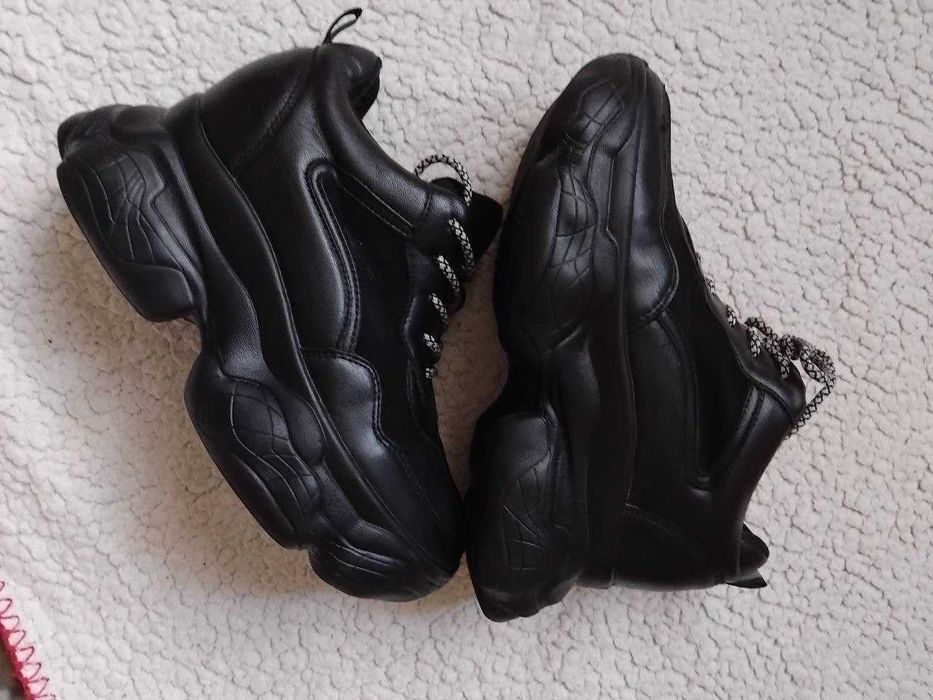 Продам жіночі кросівки 38 роз