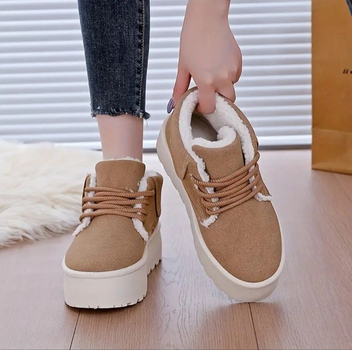 Жіночі зимові ботінки, уггі