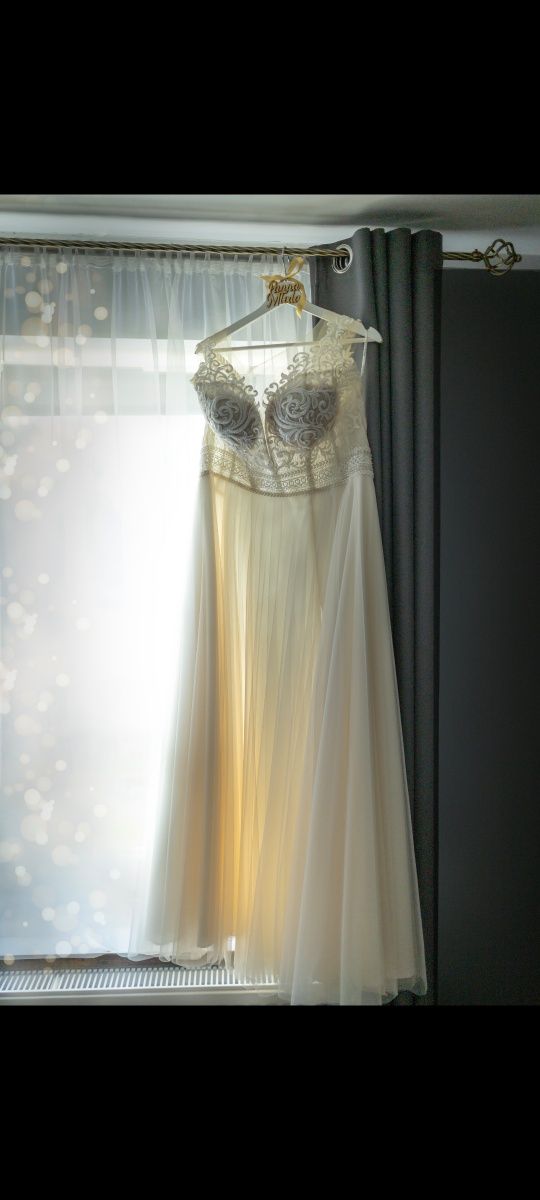Piękna suknia ślubna "Beti" 40/42r.
