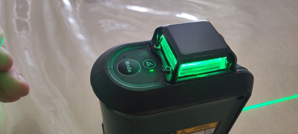 Bosch 0.603.663.E03 лазерний рівень майже новий