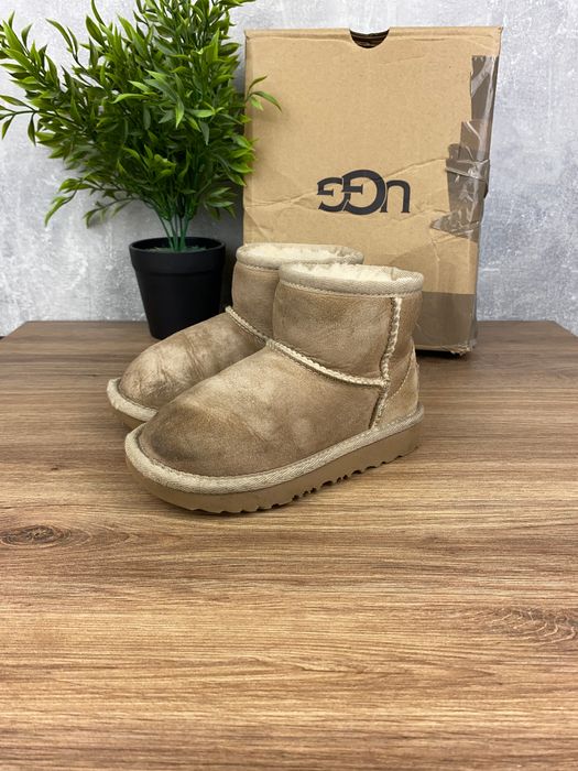 Dziecięce buty UGG Classic Mini II r 26 – zamszowe śniegowce ocieplane