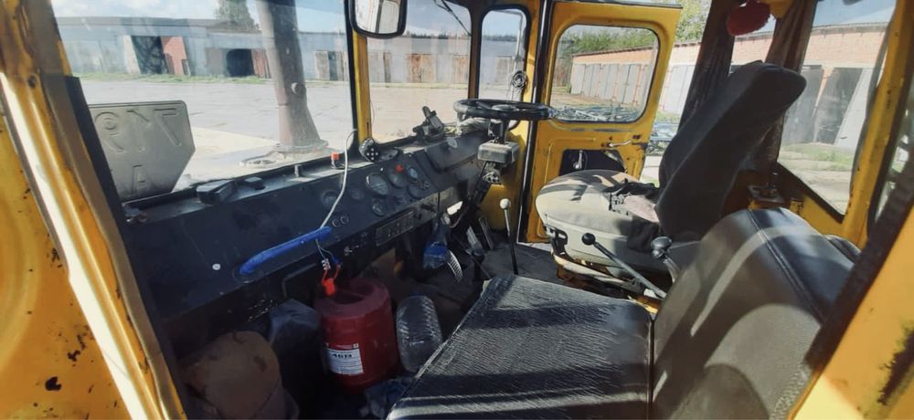 Кіровець К-701 + плуг 7 корпусів