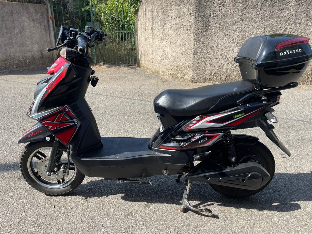 Moto electrica bateria litiu da mas o menos por volta de 30 a 40 km