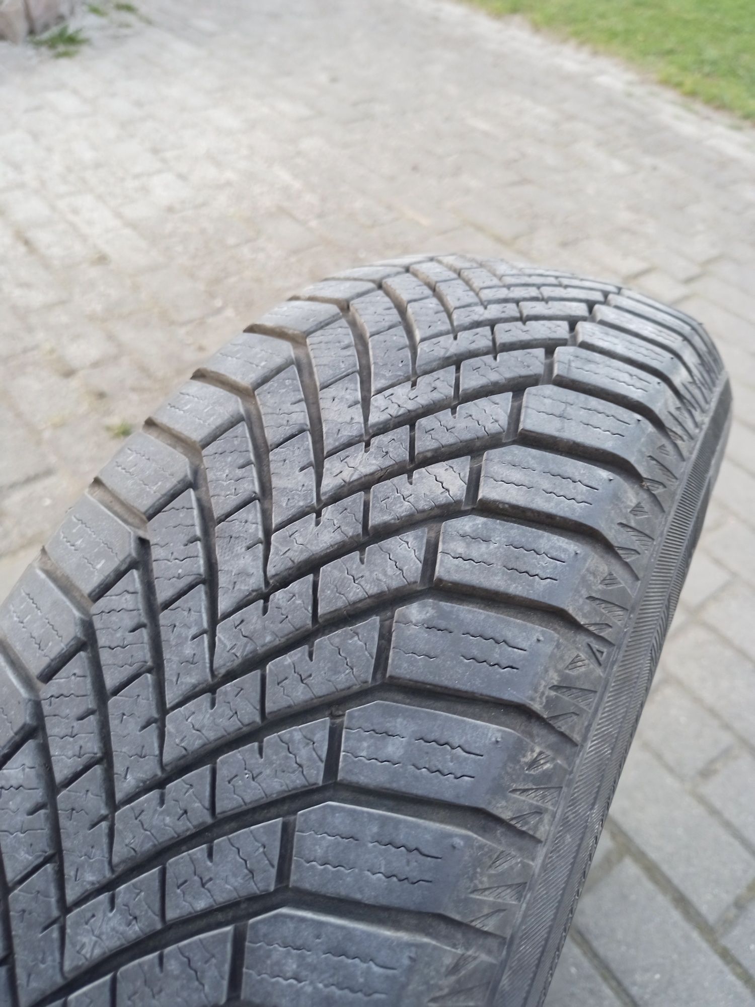 Opony 185/65 R15 Yokohama Bluearth Winter V906