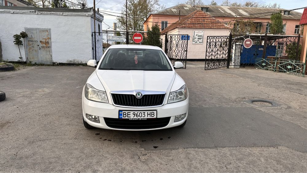 Skoda octavia a 5  автомат в хорошем состоянии