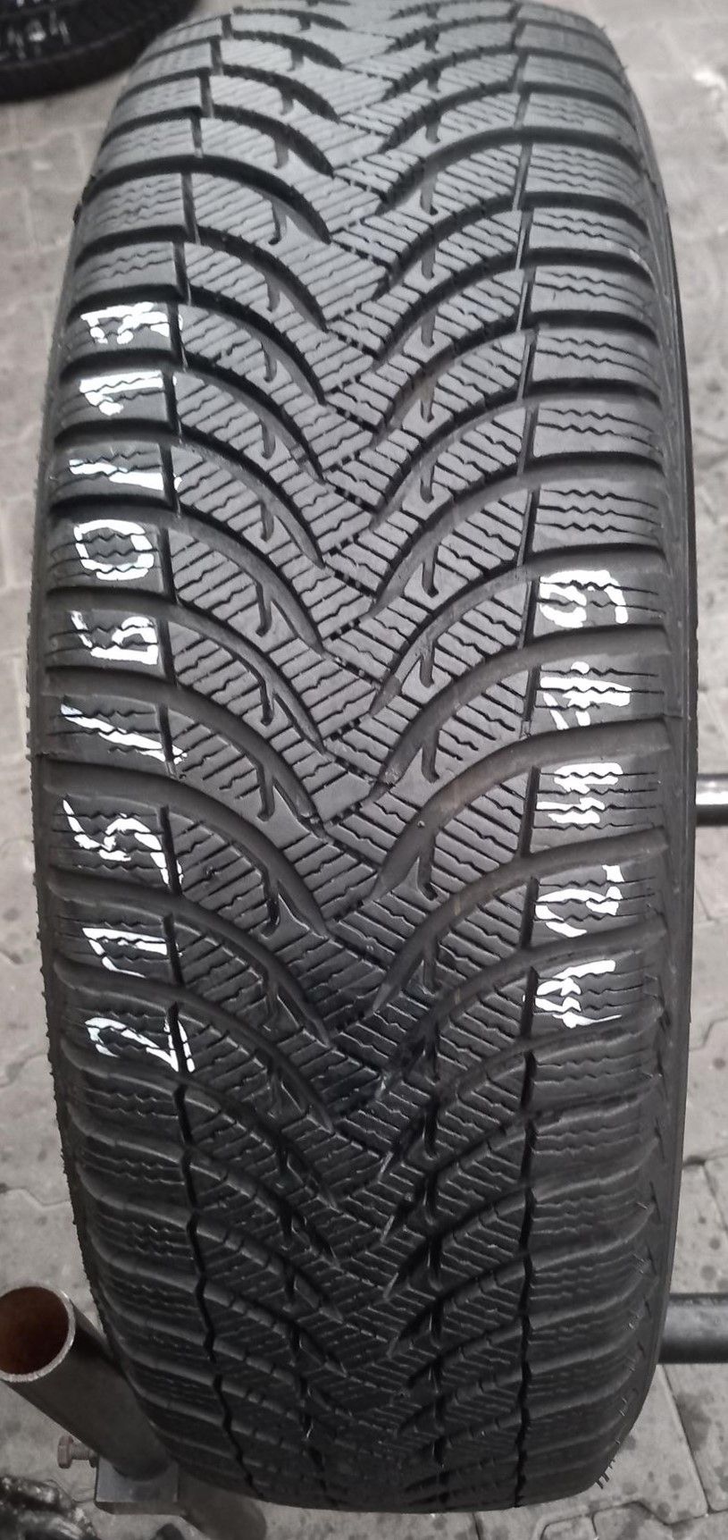 215/60/17 Michelin Alpin A4 96H