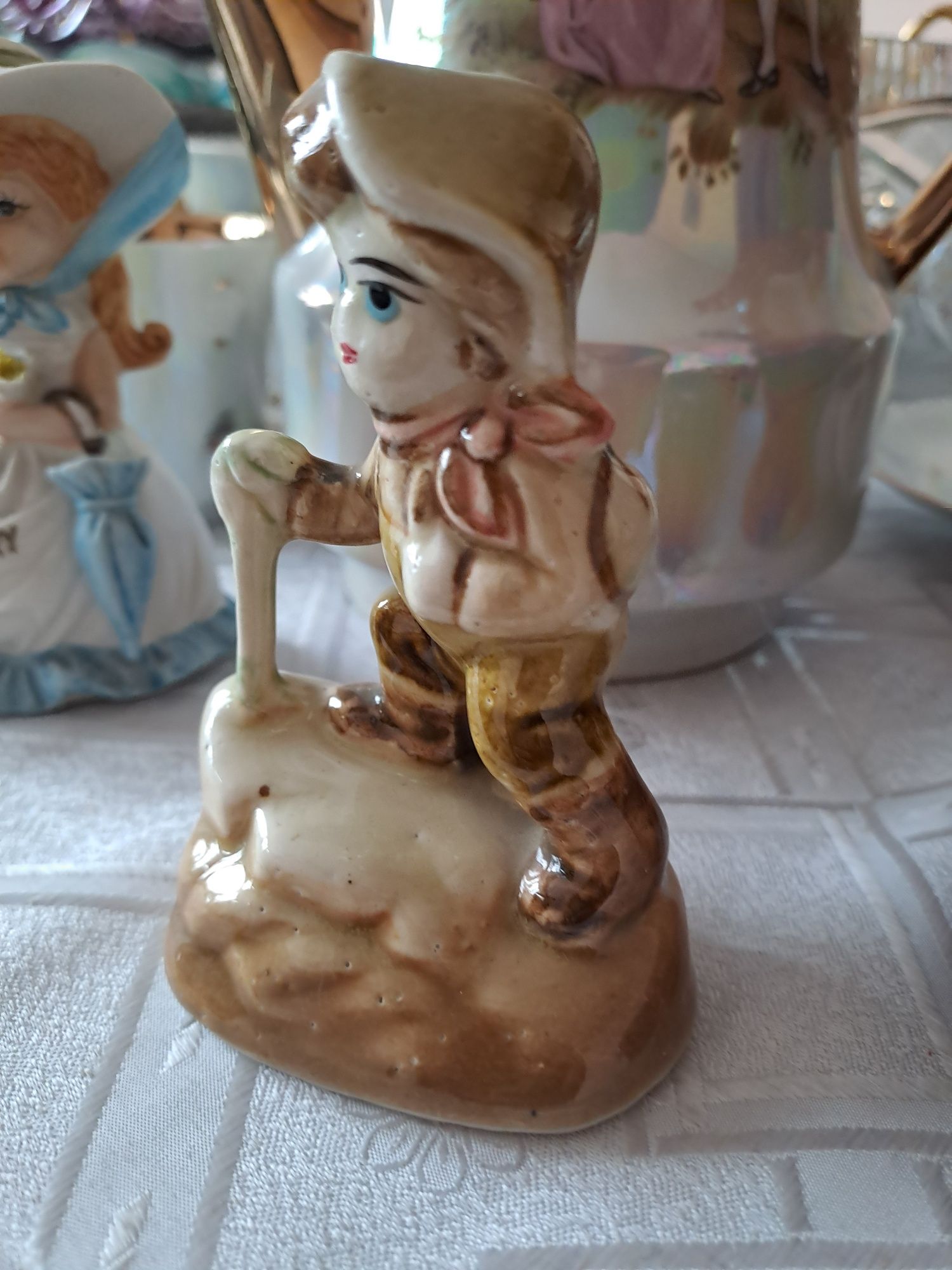 Figurka chlopca z lat 80