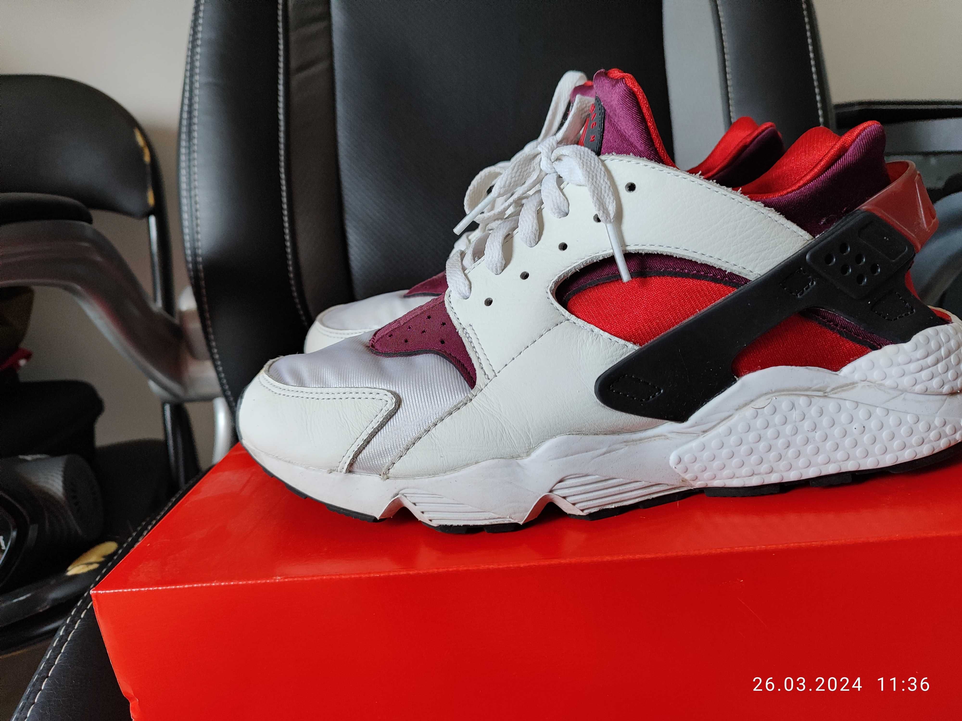 Nike Huarache Varsity Red