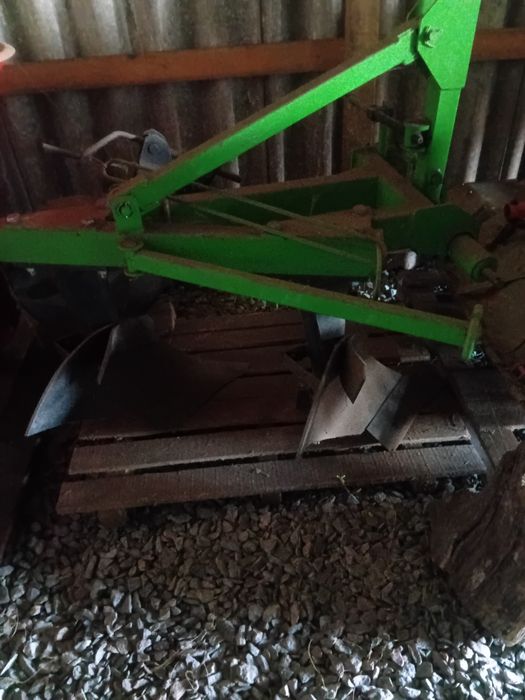 Плуг Бомет , 2-25 , в ідеальному стані ,напрацювання 1 га