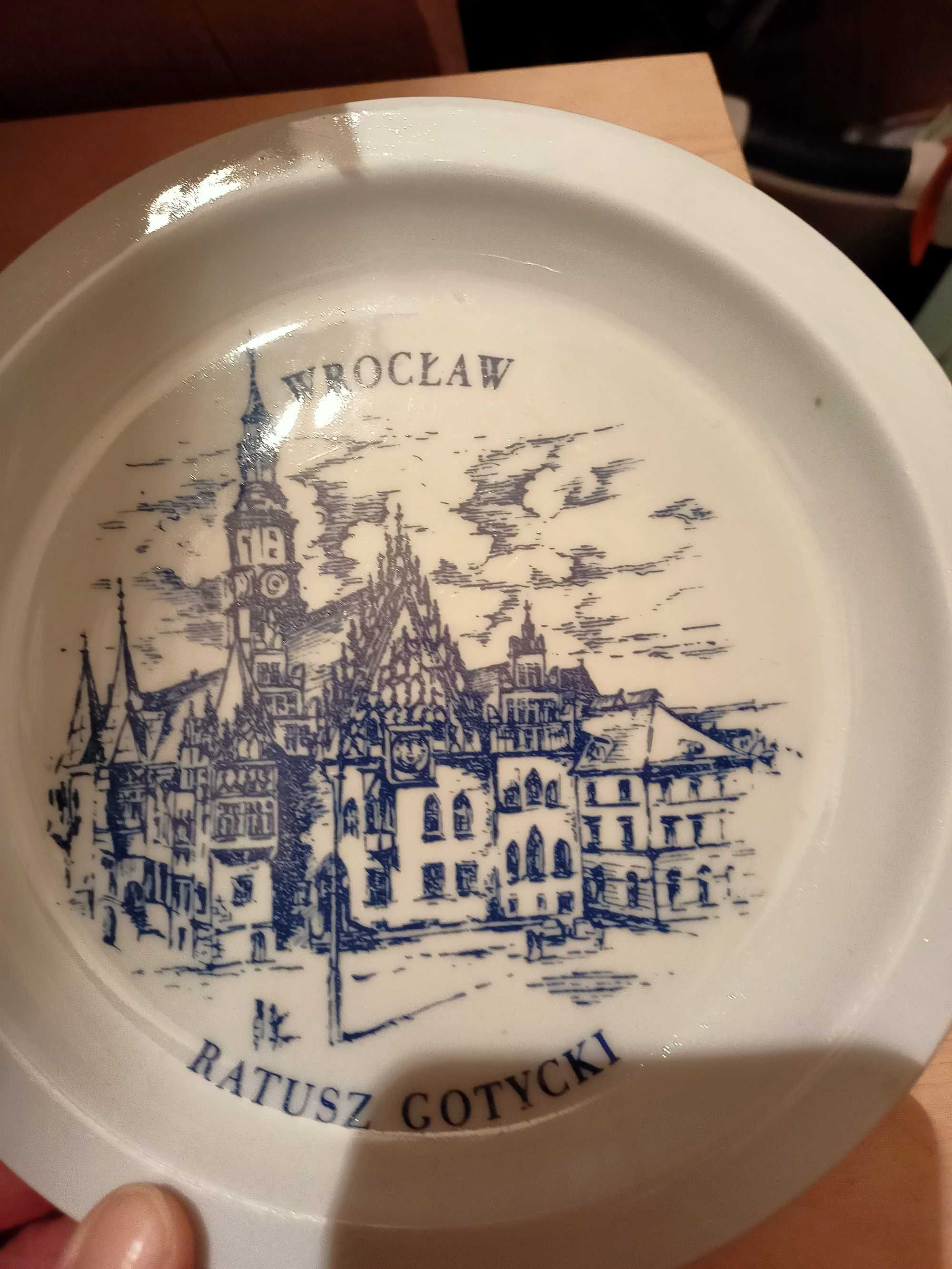 Talerz z wrocławskim ratuszem, bialo- niebieski