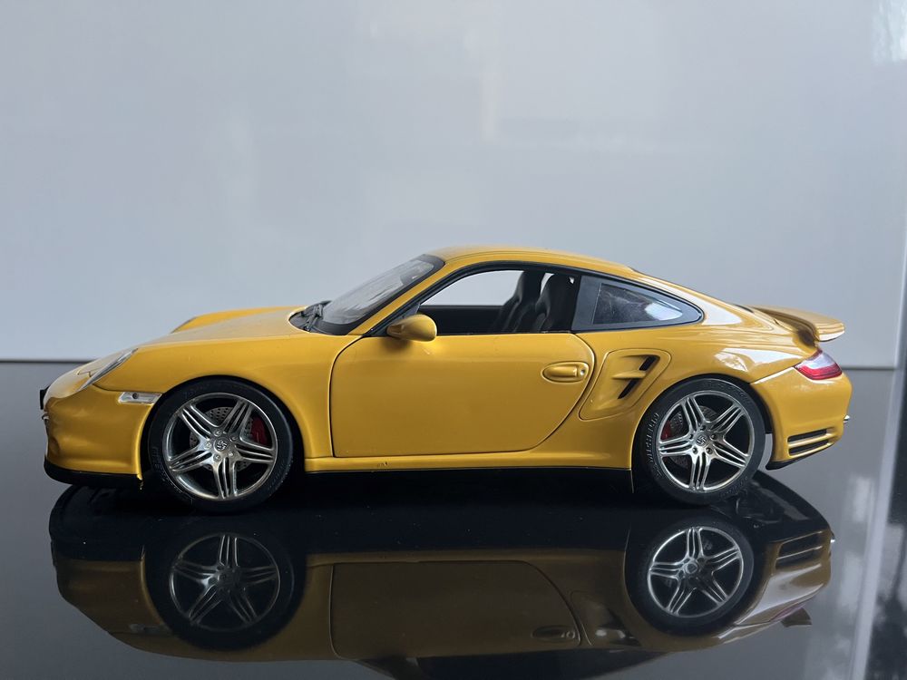 Porsche 911 Turbo модель 1:18 Norev