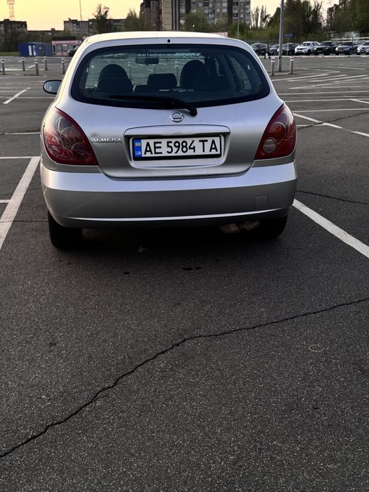 Nissan Almera 2004 хетчбек