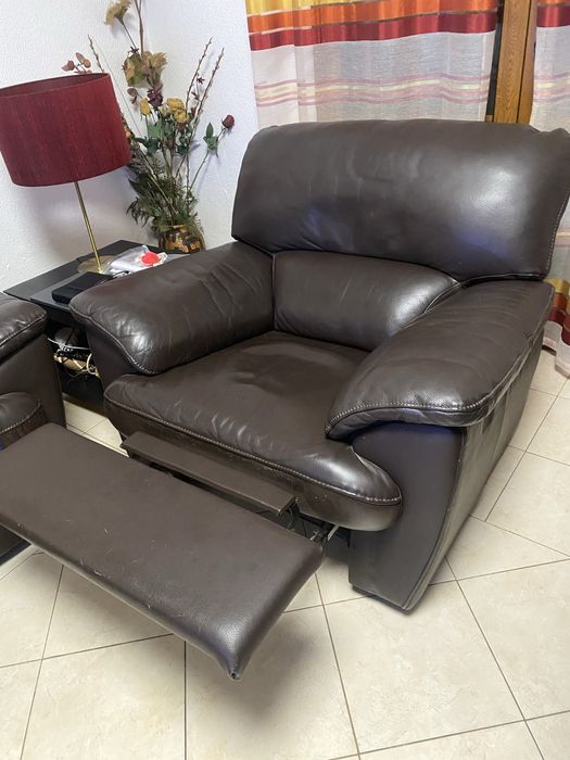 Sofa individual e sofa de 2 lugares em pele. Urgente