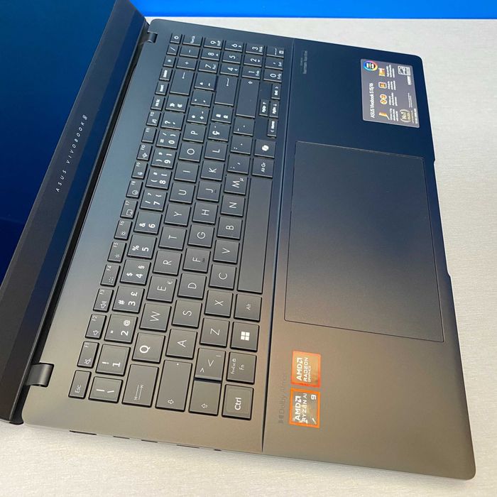 ASUS VivoBook S 15 OLED - 15.6" 2.8K (Ryzen AI 9 365/32GB/1TB SSD)