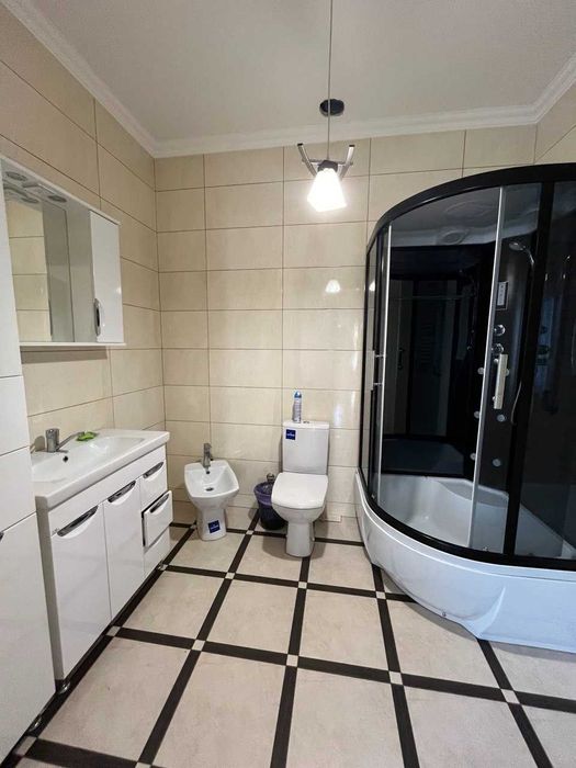 Продається сучасний приватний будинок с. Угринів 252 м2, 10 сот землі