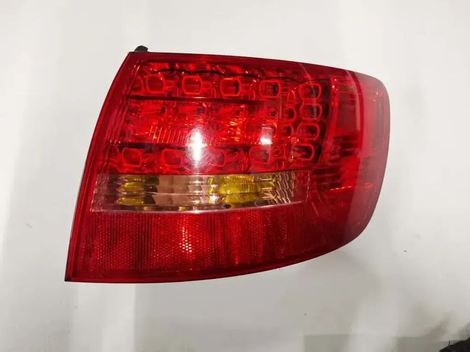Lampa Tył Tylna LED w Błotnik Prawa Audi A6 C6 Kombi