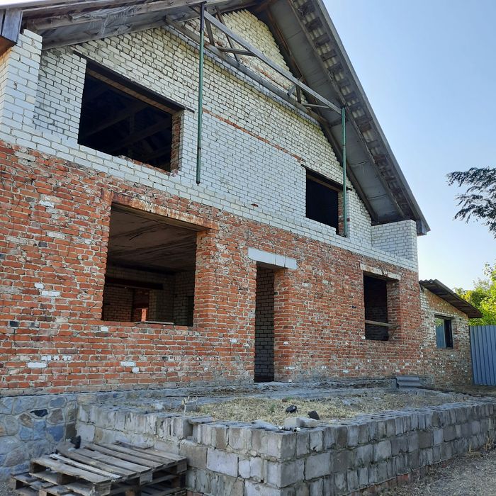 Продам свой (не агентство)не достроенный дом,р-н новые дома(павленки)