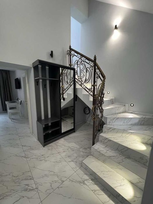 Довгострокова оренда 2-поверхового будинку у Франківському районі