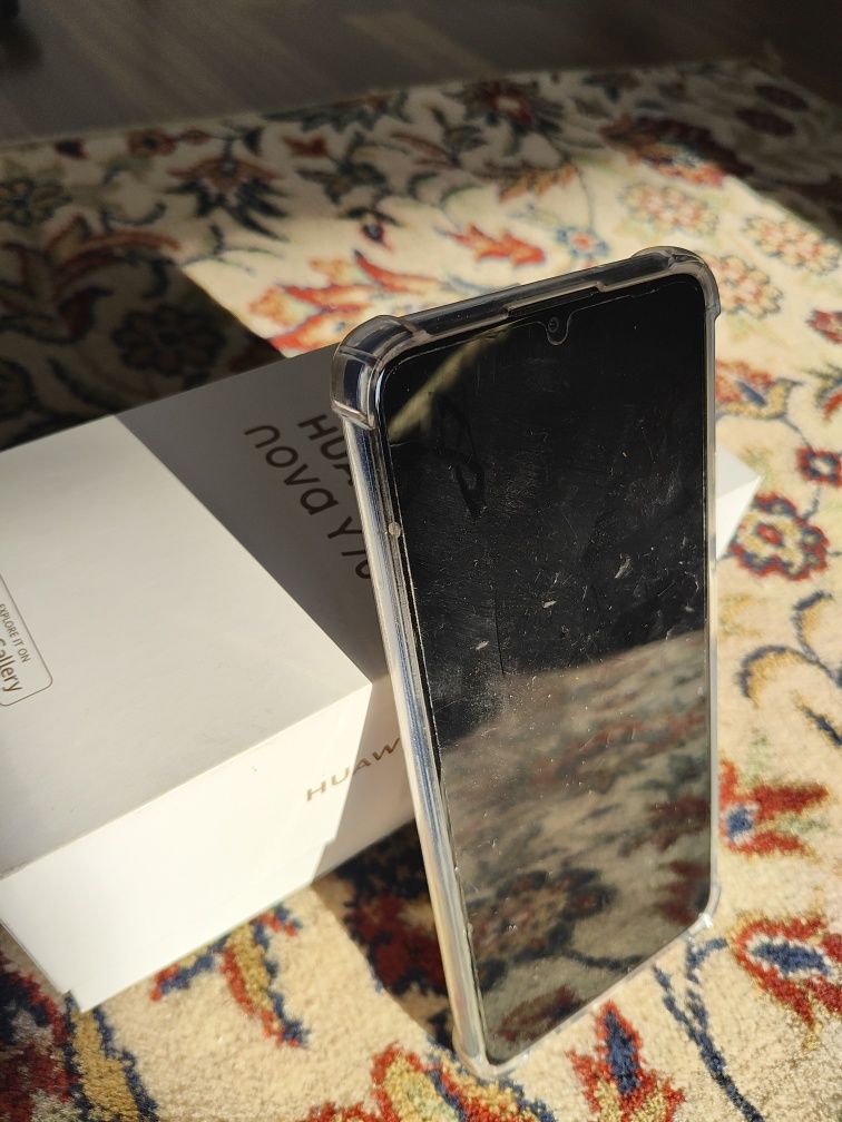 Huawei Nova Y70 smartfon