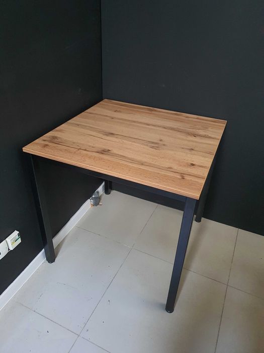 STÓŁ 80x80 z metalowym stelażem