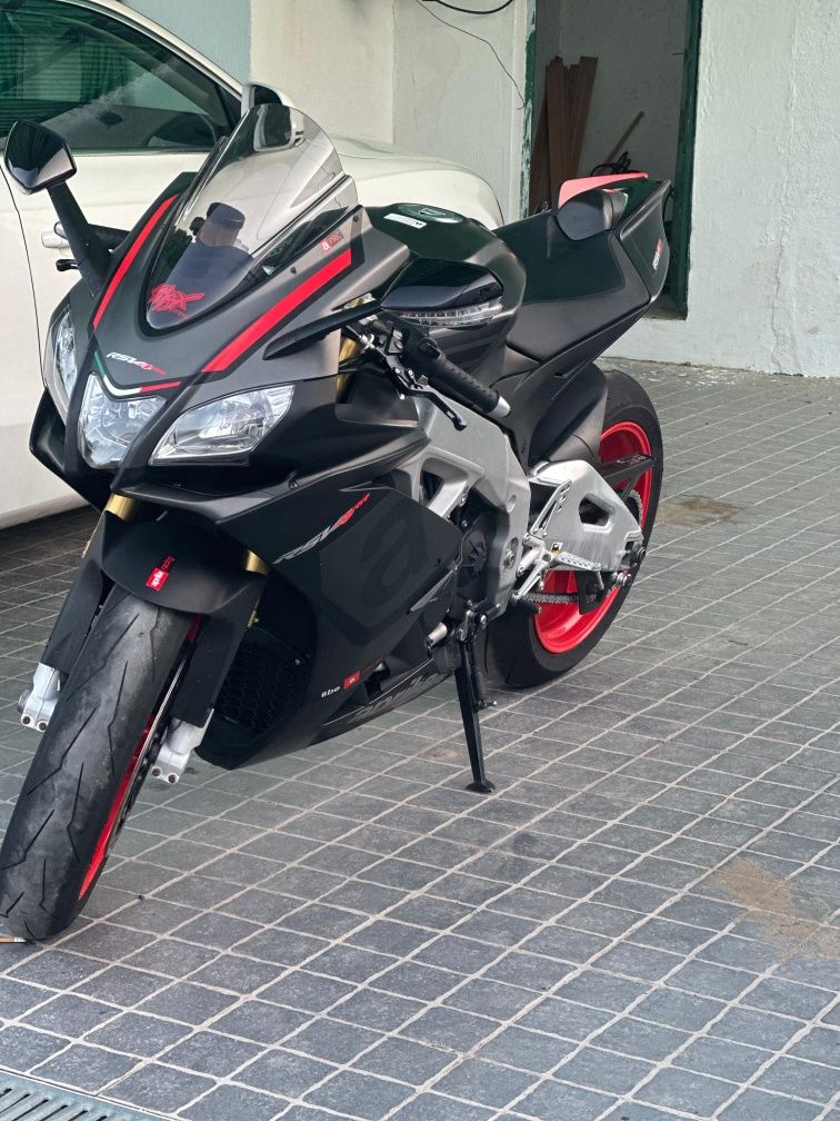 Aprilia RSV4 - 2016 | 25.000km | Akrapovic Titan. | Race ECU | Impecál