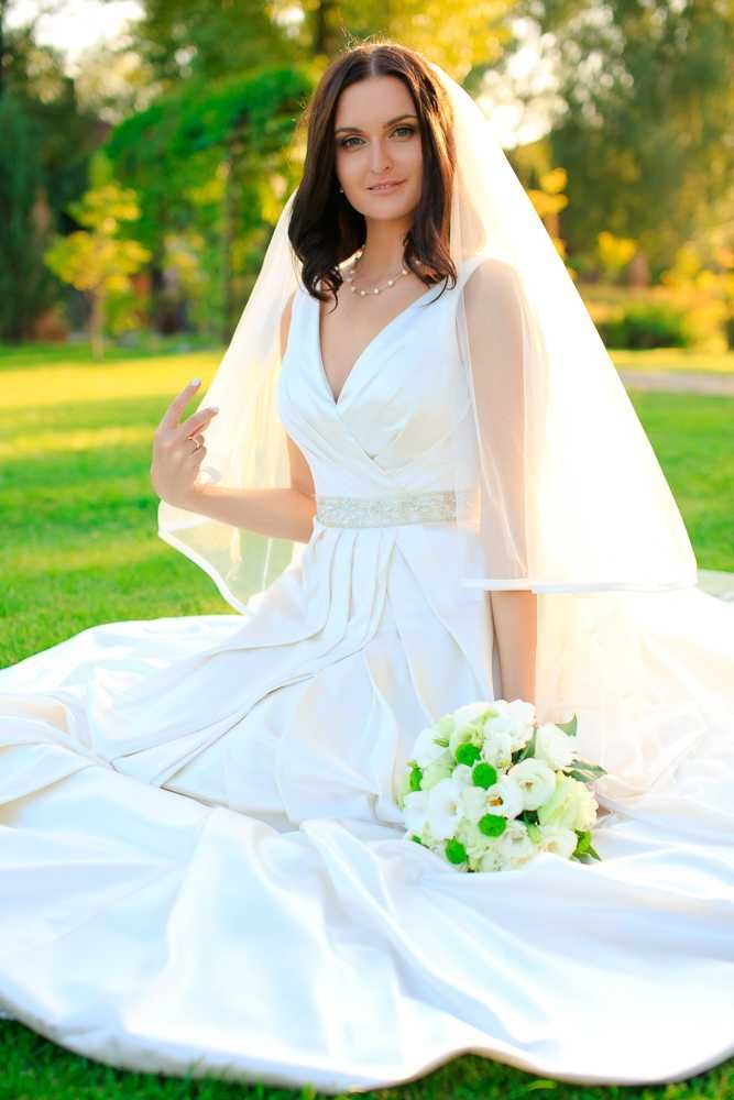 Свадебное Атласное платье La Novia. Щаслива Весільня сукня