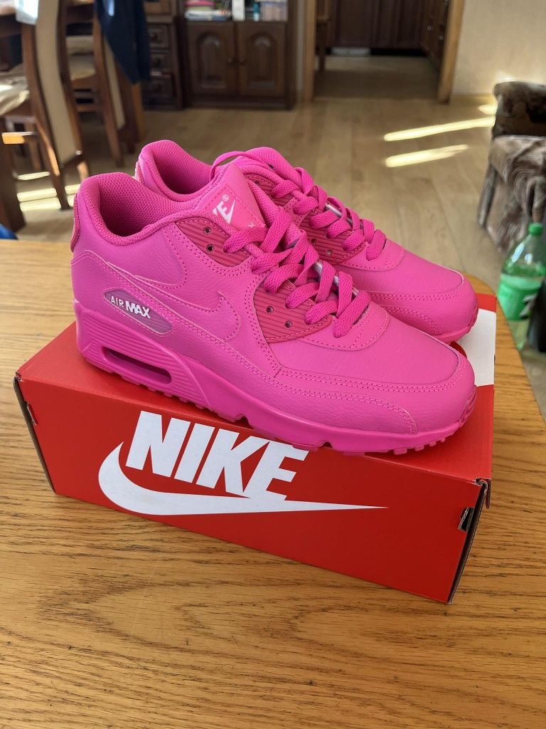 Nike Air Max 90 w rozmiarze 39
Buty Nike Air Max 90 Leather