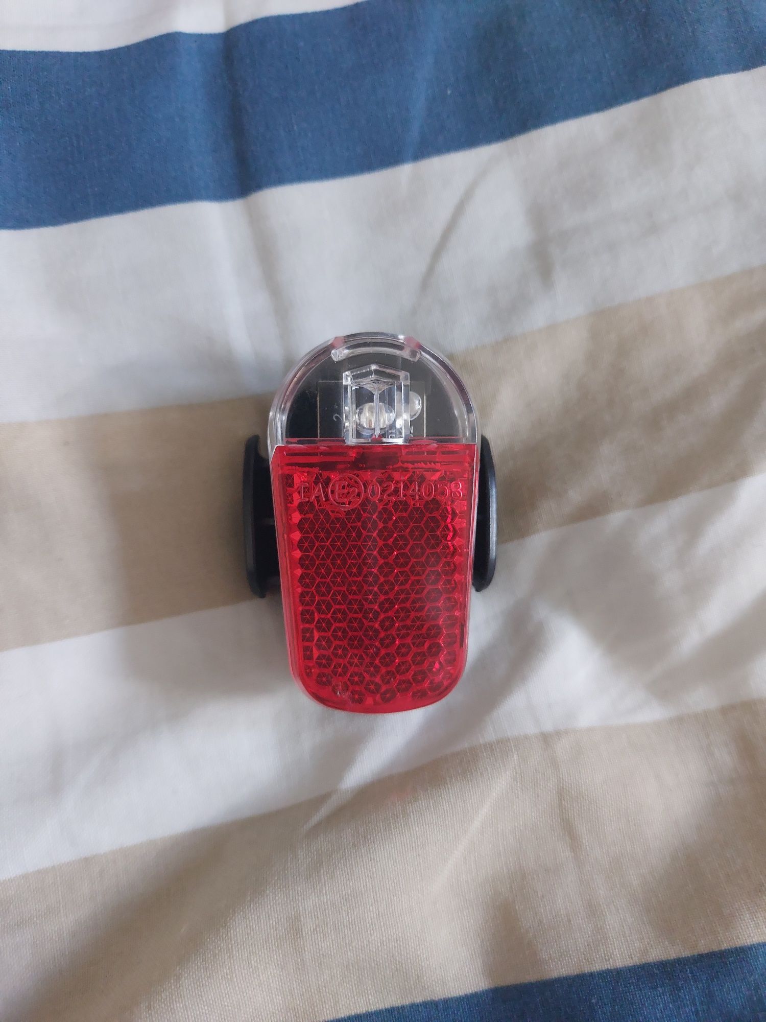 Lampka tylna czerwona LED rowerowa odblaskowe światło kompaktowa lekka