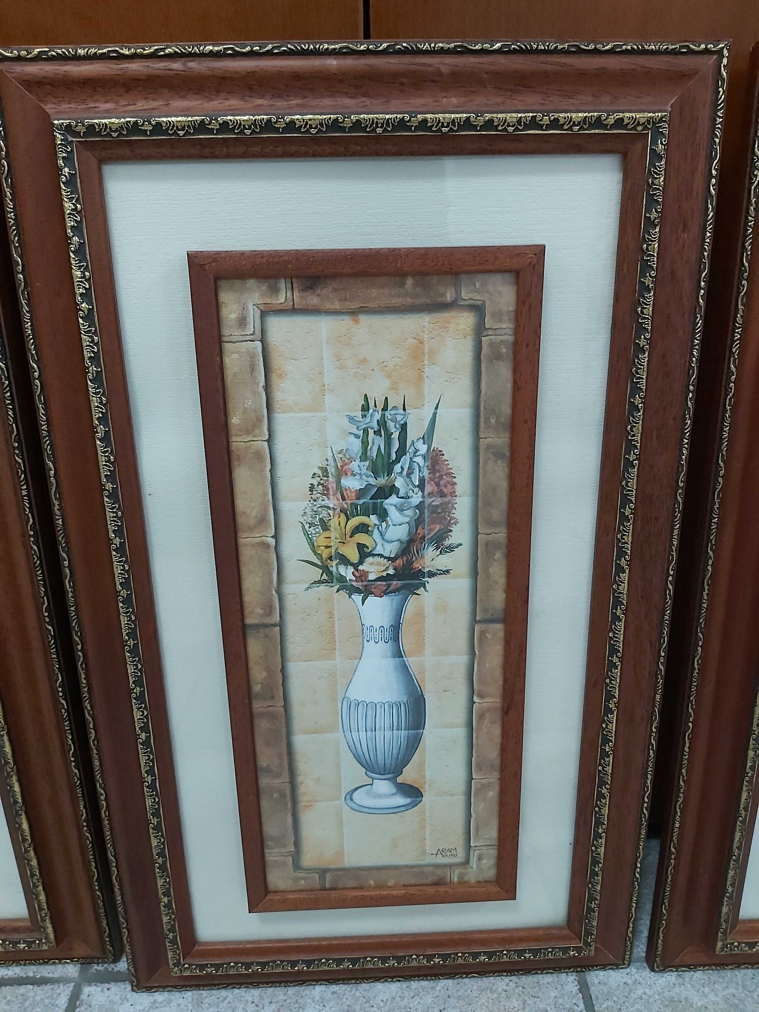 Quadros de parede com molduras decorativas