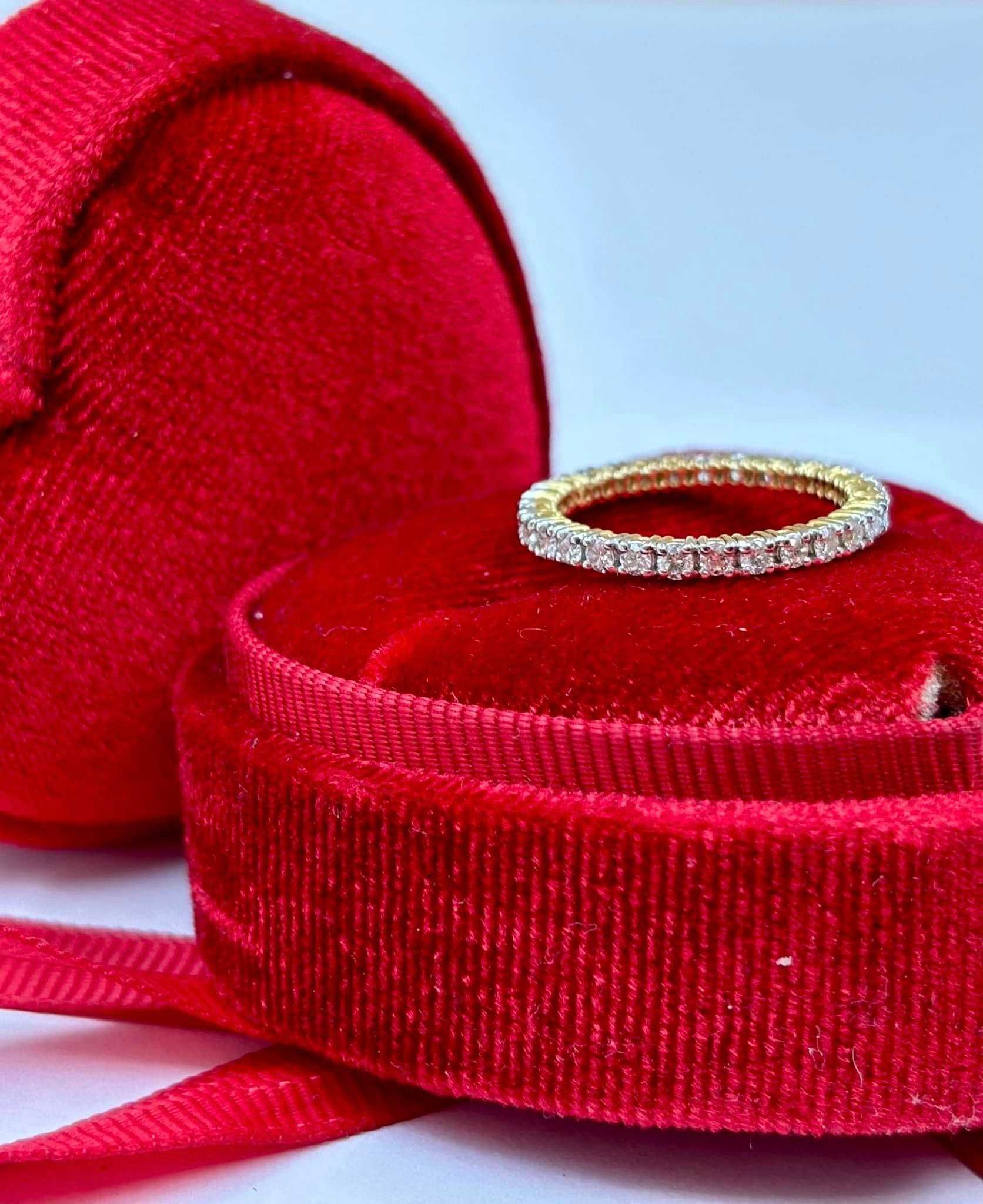 Zjawiskowy złoty pierścionek z brylantami 585 / 0.77ct / VS1
