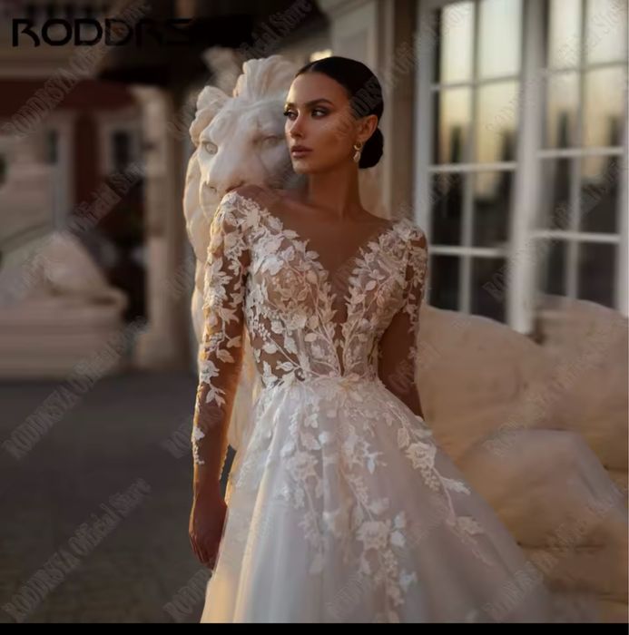 Piękna koronkowa sukienka ślubna