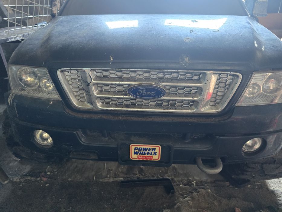 Samochód na akumulator ford z otwieranym bagaznikiem