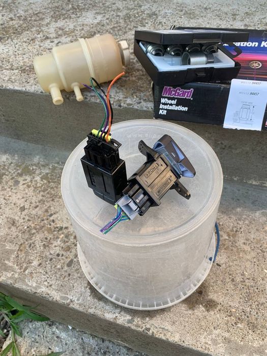 Цена за 2 Кнопки свет печка противотуманки Mitsubishi Grandis MR190953