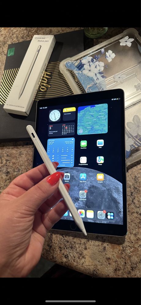 Tablet iPad Apple —-PRO —- Touch ID - PROCREATE