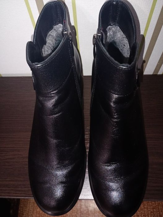 Продам б/в зимові жіночі чоботи Topas р. 37