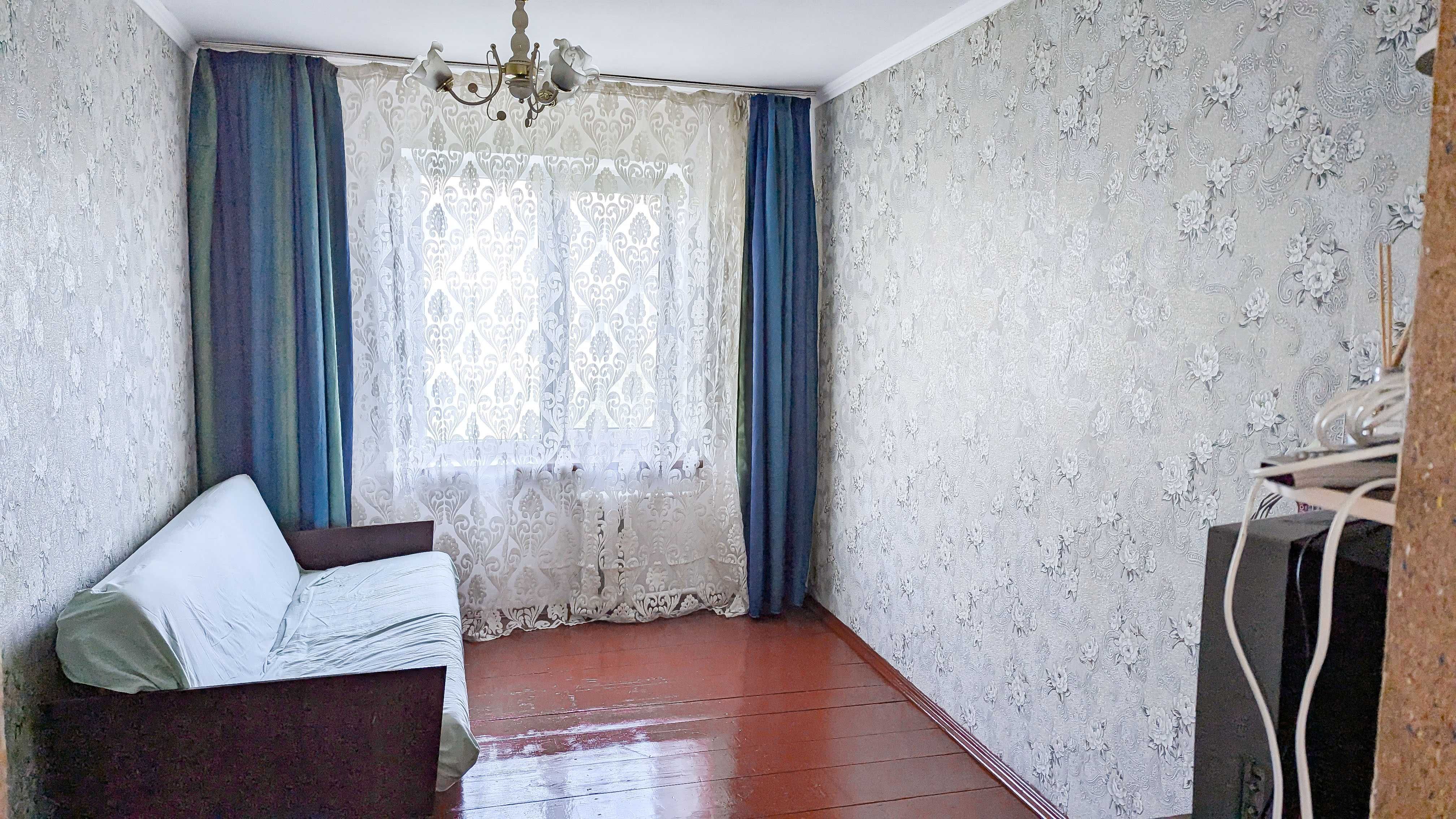 Кімната в гуртожитку з душовою та кухнею