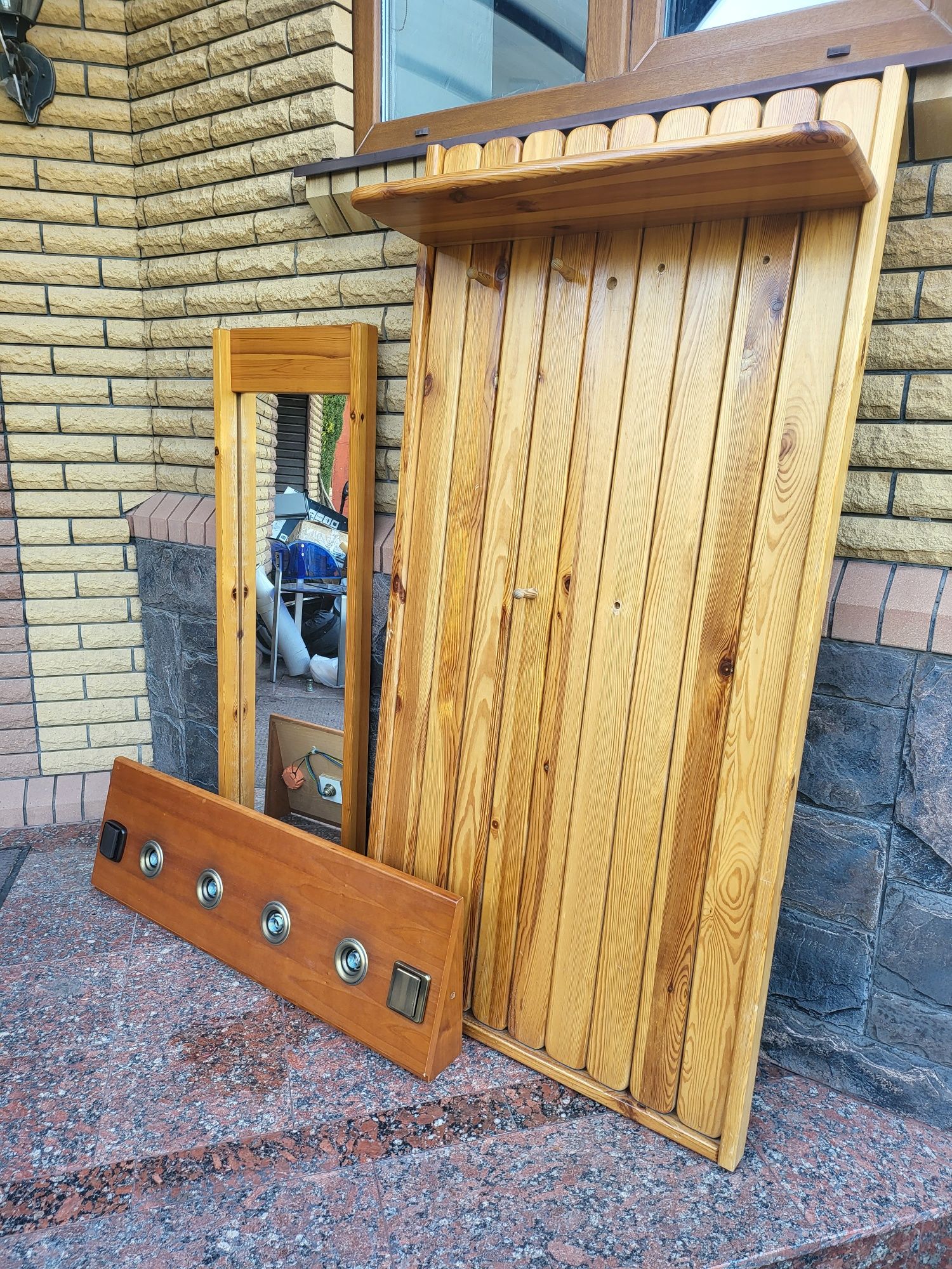 Прихожая из натурального дерева