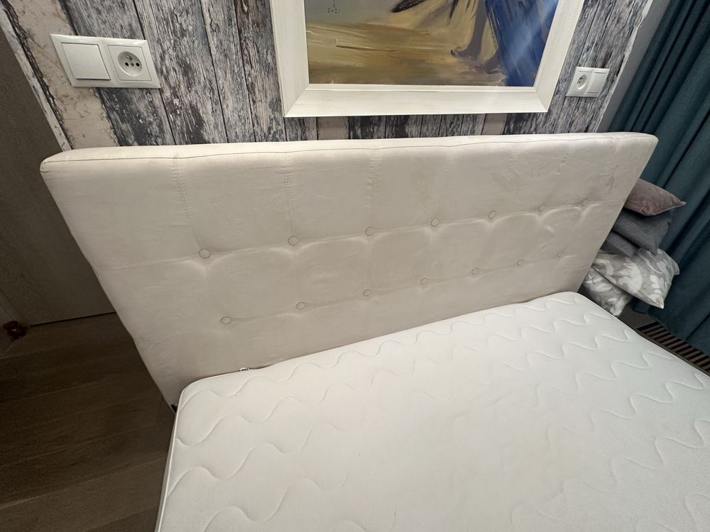Łóżko z materacem Almi Decor