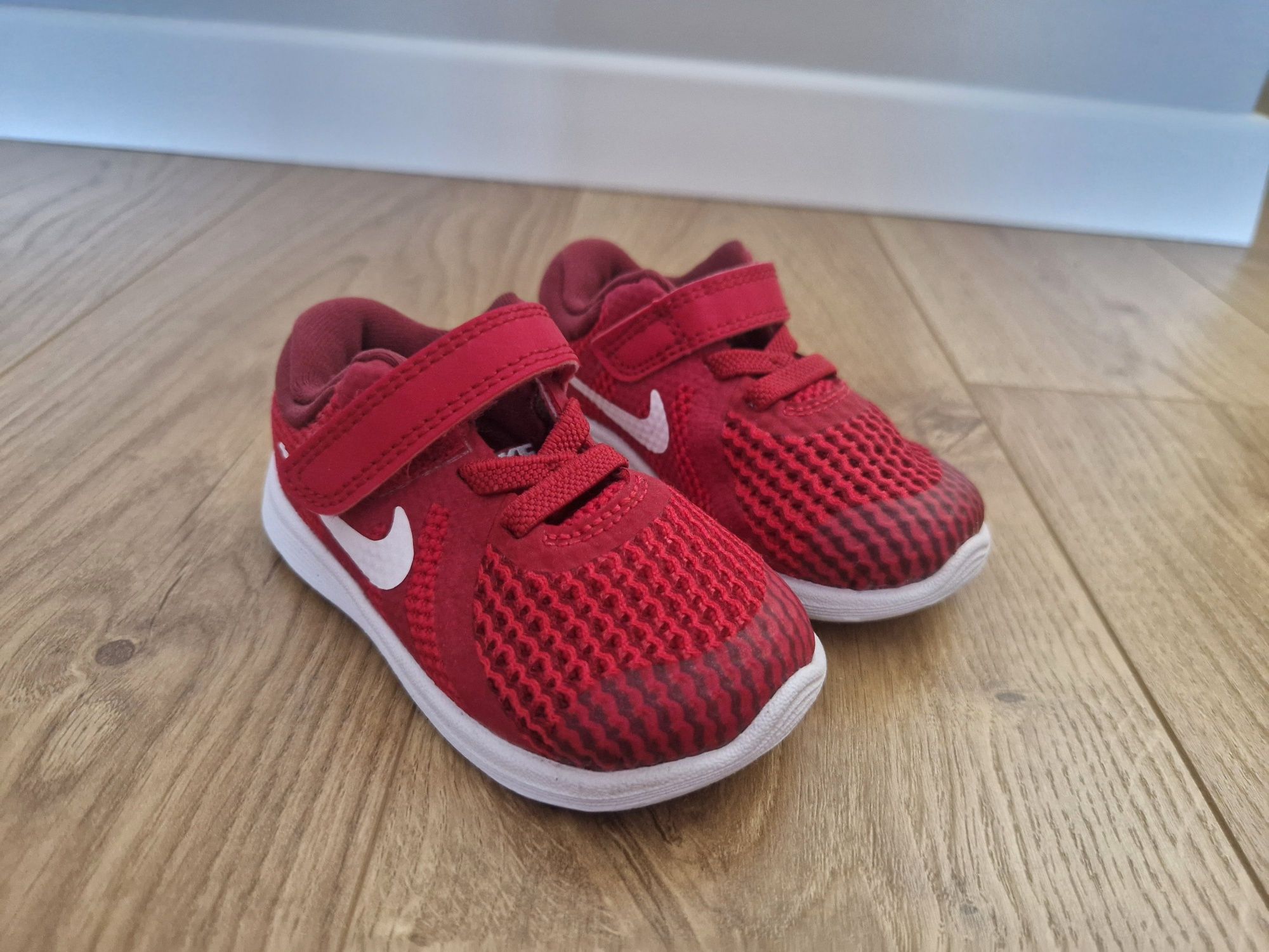 Adidas buty dla dziewczynki, chłopca czerwone nike roz. 21 Nowe