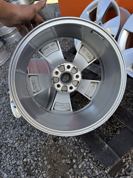 Диски R17 5.112 ET38 цо 57.1 шкода кодіак карок пассат гольф шкода а5