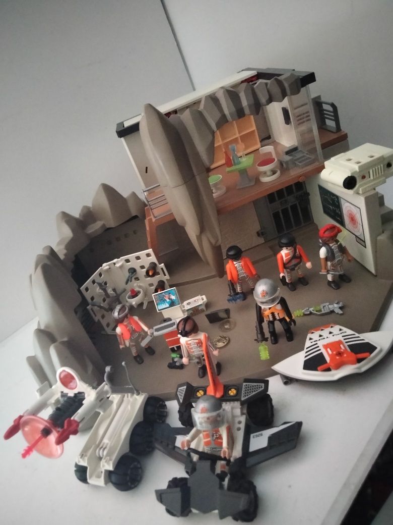 Playmobil rozbudowana baza agentów