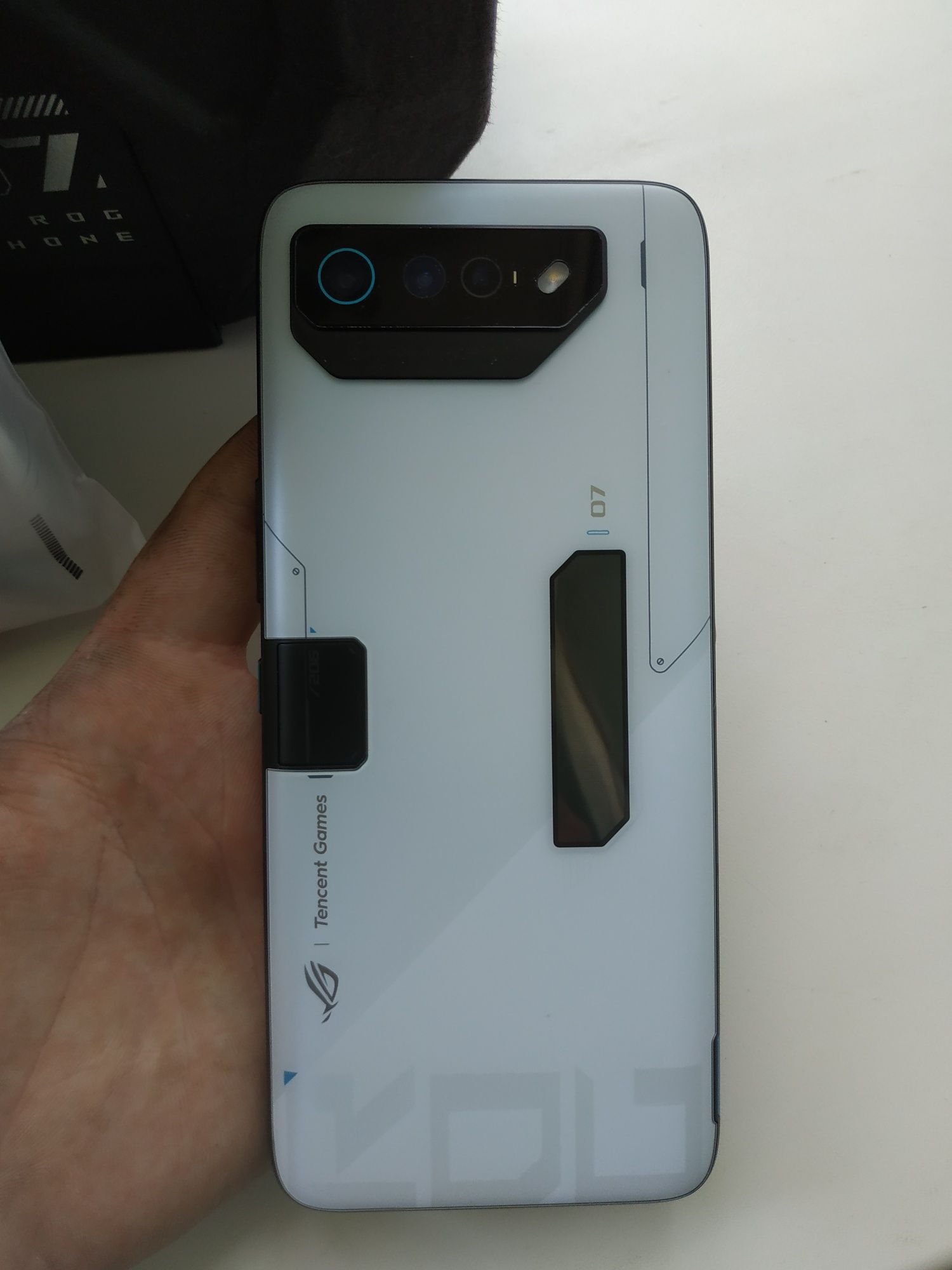 Asus ROG Phone 7 Ultimate (Tencent, 16/512) – игровой флагман