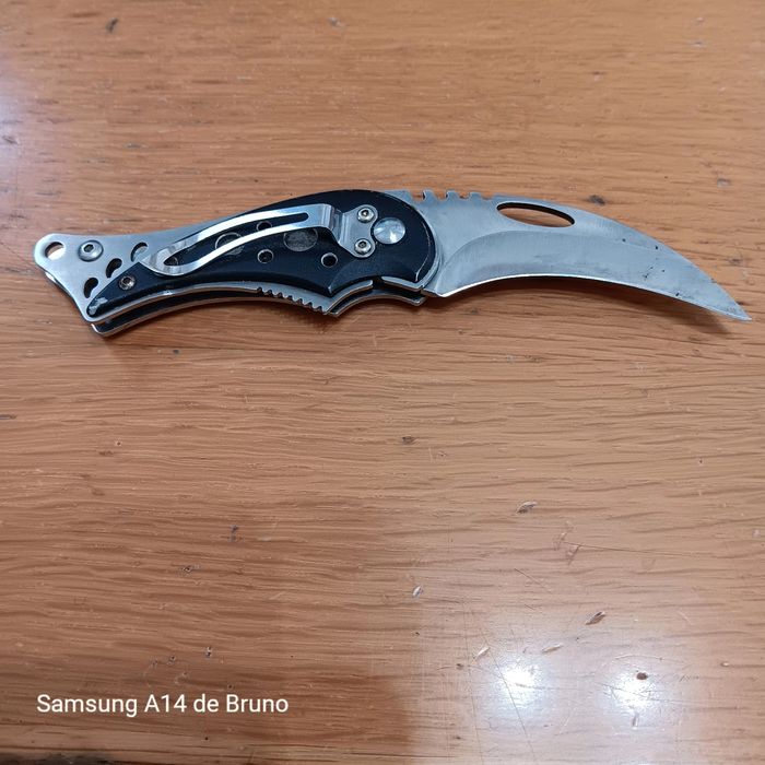 Canivete curvo compacto