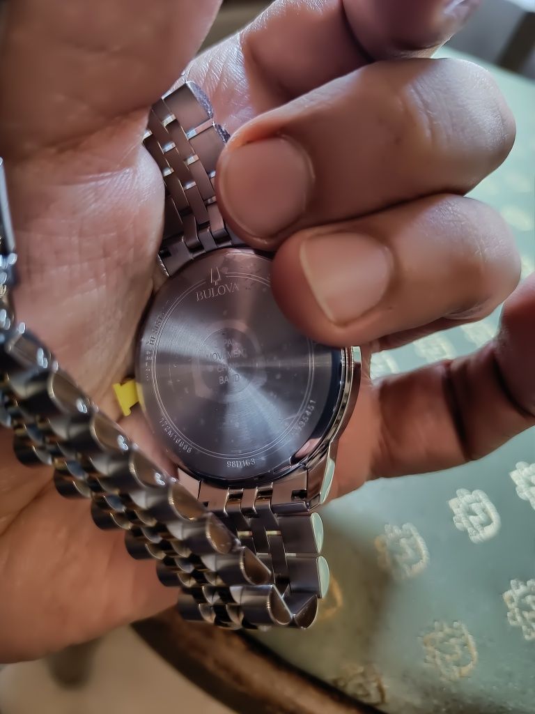 Продам класичний годинник Bulova 98D163