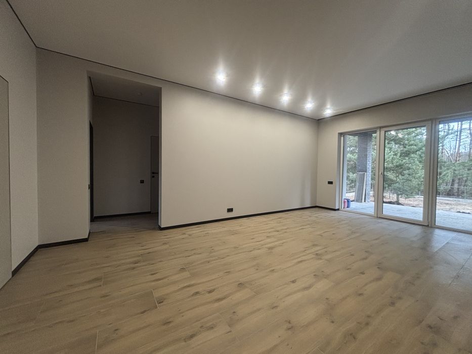 Продам будинок з ремонтом та бомбосховищем з виходом до лісу